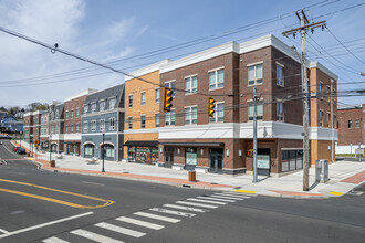 Parkview at University Place in West Haven, CT - Building Photo - Building Photo