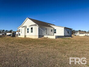 102 Michael Thomas Pl in La Grange, NC - Building Photo - Building Photo