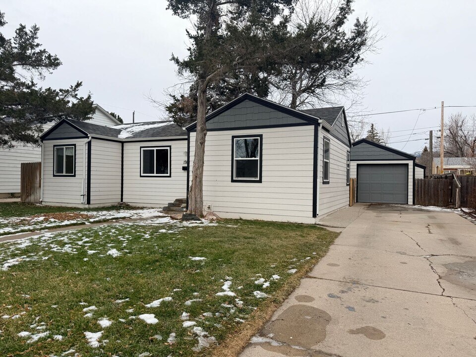 1765 W 15th St in Casper, WY - Building Photo