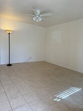 2237 Davis Ave in Kingman, AZ - Foto de edificio - Building Photo