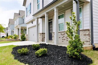 325 Fernbrook Trl in Dawsonville, GA - Foto de edificio - Building Photo