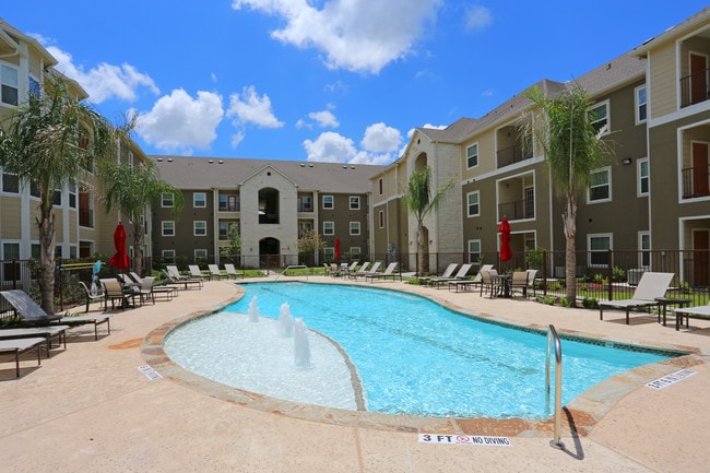 Residence at Edinburg II in Edinburg, TX - Building Photo - Building Photo