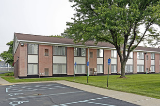 Tanglewood in Southfield, MI - Building Photo - Building Photo