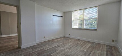 250 Jacaranda Dr, Unit 604 in Plantation, FL - Building Photo - Building Photo