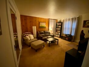 329 E Grandview Ave, Unit UPPER in Zelienople, PA - Building Photo - Building Photo