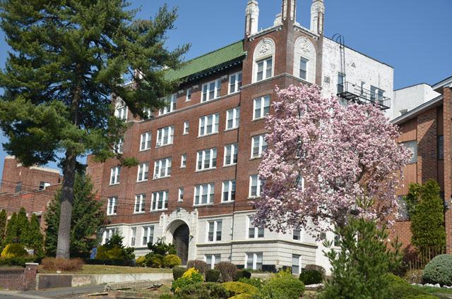 Franklin Towers in Bloomfield, NJ - Building Photo