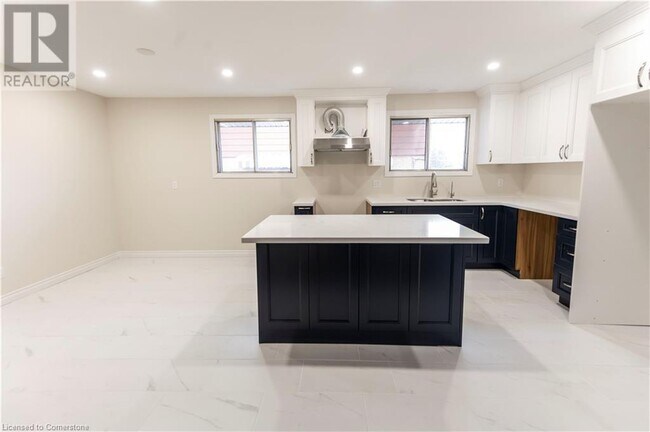 53 Obermeyer Dr in Kitchener, ON - Building Photo - Building Photo