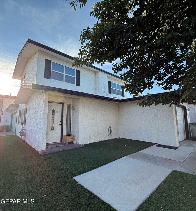 2509 Red Sails Dr in El Paso, TX - Building Photo