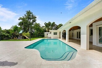 1120 E Tropical Way in Plantation, FL - Building Photo - Building Photo