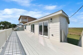 13014 John Reynolds Rd in Galveston, TX - Building Photo - Building Photo