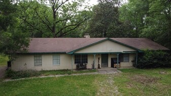 805 S Bradford St in Overton, TX - Building Photo