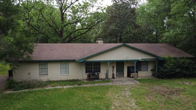 property at 805 S Bradford St