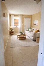 518 N Tamarind Ave, Unit Lower level unit in West Palm Beach, FL - Foto de edificio - Building Photo