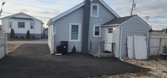 866 S Bay St in Lindenhurst, NY - Building Photo - Building Photo