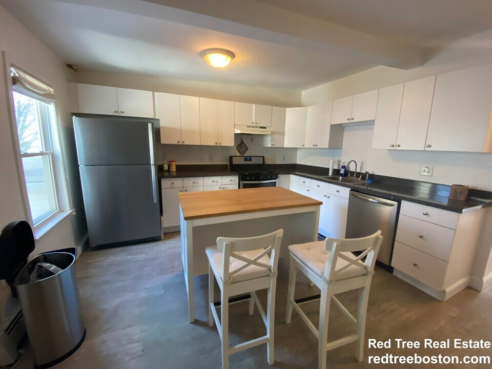 652 Dorchester Ave, Unit 3 in Boston, MA - Foto de edificio