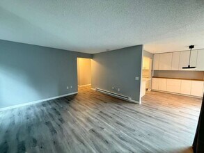 13739 15th Ave NE in Seattle, WA - Building Photo - Building Photo