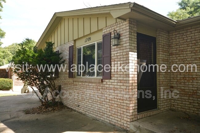 property at 1709 N 76th Terrace