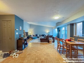 147 Kelton St, Unit 715 in Boston, MA - Foto de edificio - Building Photo