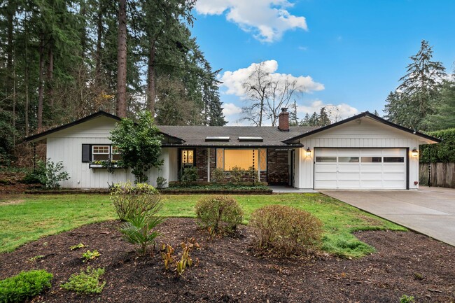 19032 Kristi Way in Lake Oswego, OR - Building Photo - Building Photo