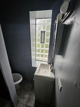 6620 S Saint Lawrence Ave, Unit 2R in Chicago, IL - Foto de edificio - Building Photo