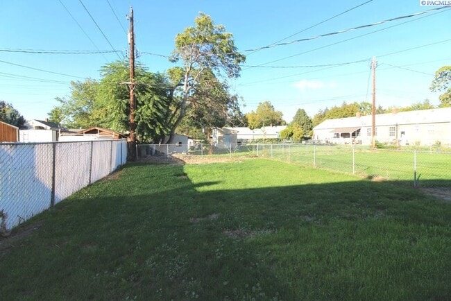 408 Benham St in Richland, WA - Building Photo - Building Photo
