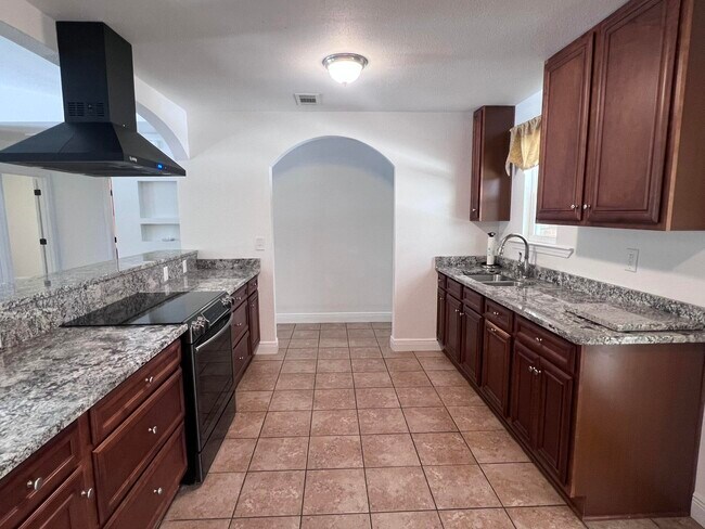 7200 FL-85 in Laurel Hill, FL - Building Photo - Building Photo