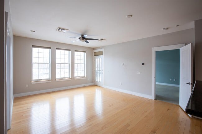 60 Winooski Falls Wy in Winooski, VT - Building Photo - Building Photo