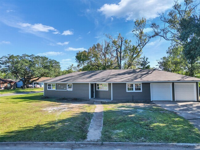 1009 Ruby Ln in Orange, TX - Building Photo - Building Photo