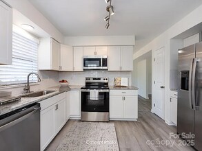 1635 Katherine Kiker Rd in Charlotte, NC - Foto de edificio - Building Photo