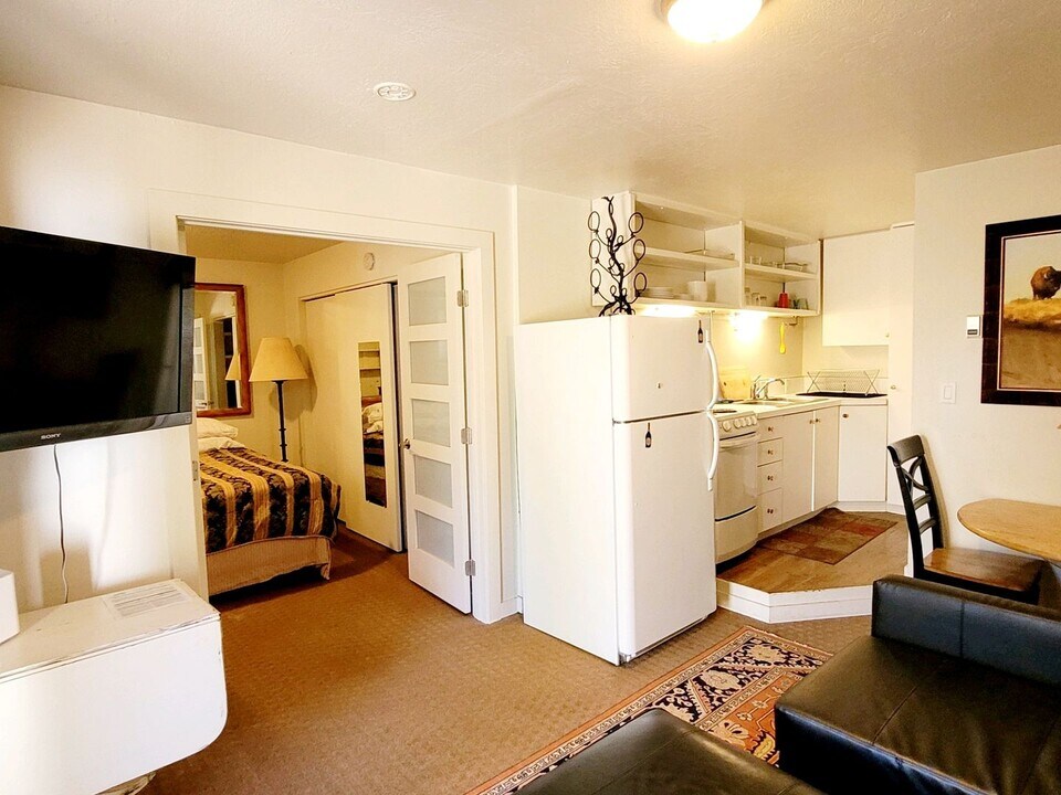 1775 W Gore Creek Dr-Unit -1 Bedroom in Vail, CO - Building Photo
