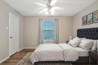 17139 Oakwood Chase Dr in Spring, TX - Foto de edificio - Building Photo