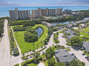 102 Clubhouse Cir in Jupiter, FL - Building Photo - Building Photo