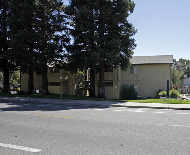 Van Alstine Place in Carmichael, CA - Foto de edificio - Building Photo