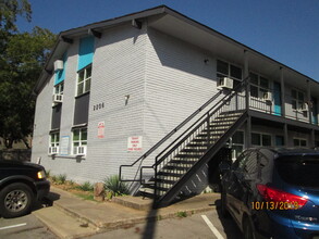 2206 W Hickory St in Denton, TX - Building Photo - Primary Photo