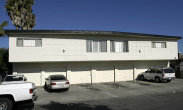 35 E Plymouth St in Long Beach, CA - Building Photo - Building Photo