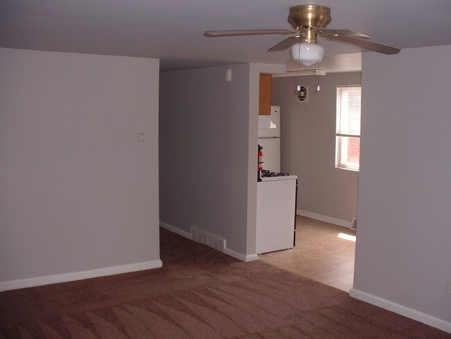 128 W Maryland Ave, Unit B in Aldan, PA - Foto de edificio - Building Photo