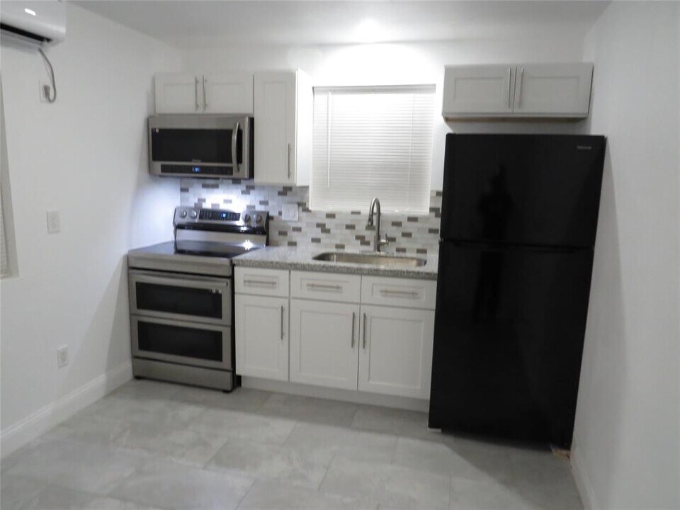 8006 Avenue B-Unit -D in Houston, TX - Building Photo
