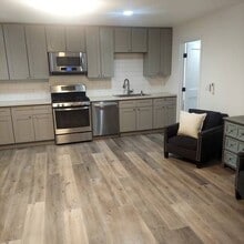 445 E Francis St in Corona, CA - Foto de edificio - Building Photo