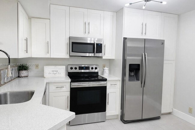 8851 Wiles Rd in Coral Springs, FL - Building Photo - Building Photo