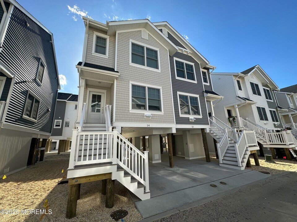 14 Shell Rd in Mantoloking, NJ - Building Photo