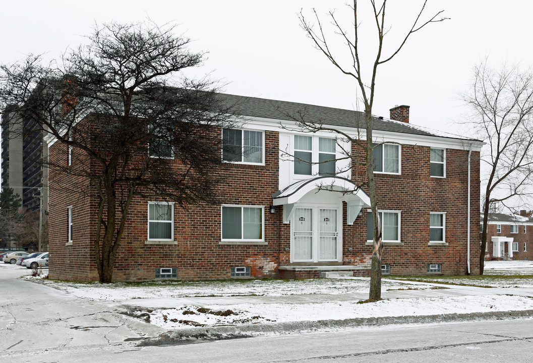 Renaissance Village in Detroit, MI - Foto de edificio