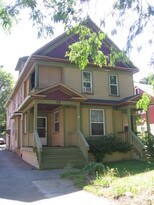 34 Alexander St, Unit 2 in Rochester, NY - Building Photo