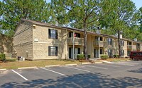 Building Photo - The Hamptons at Pine Bend Apartamentos in Mobile, Alabama