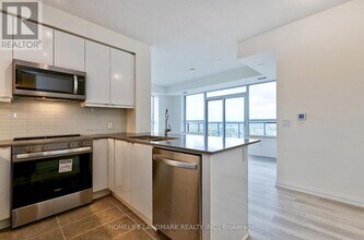 3270 Sheppard Ave E in Toronto, ON - Building Photo - Building Photo