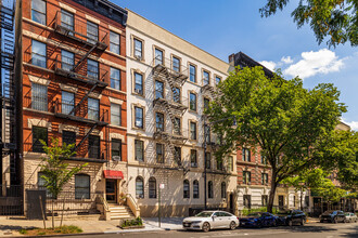 65 W 106th St in New York, NY - Foto de edificio - Building Photo