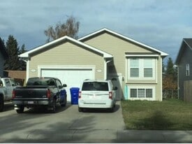 4922 Shannon Dr in Olds, AB - Building Photo