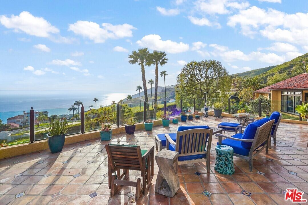4244 Avenida De La Encinal in Malibu, CA - Building Photo
