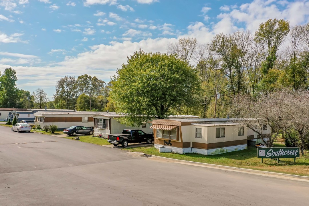 Southcrest Estates in Bloomington, IN - Foto de edificio