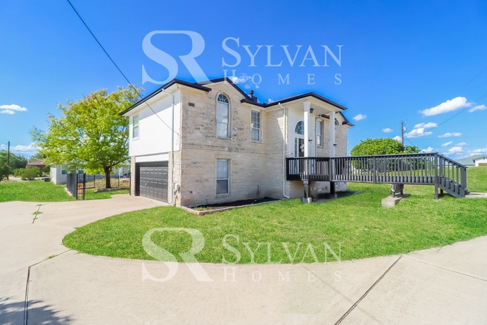 4206 Glendale Ln in Lago Vista, TX - Building Photo