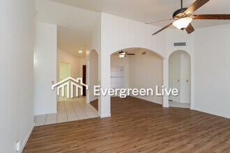 10241 W Windsor Blvd in Glendale, AZ - Building Photo - Building Photo